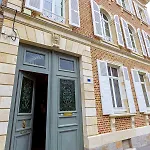 Maison Longuevie 4* أميا